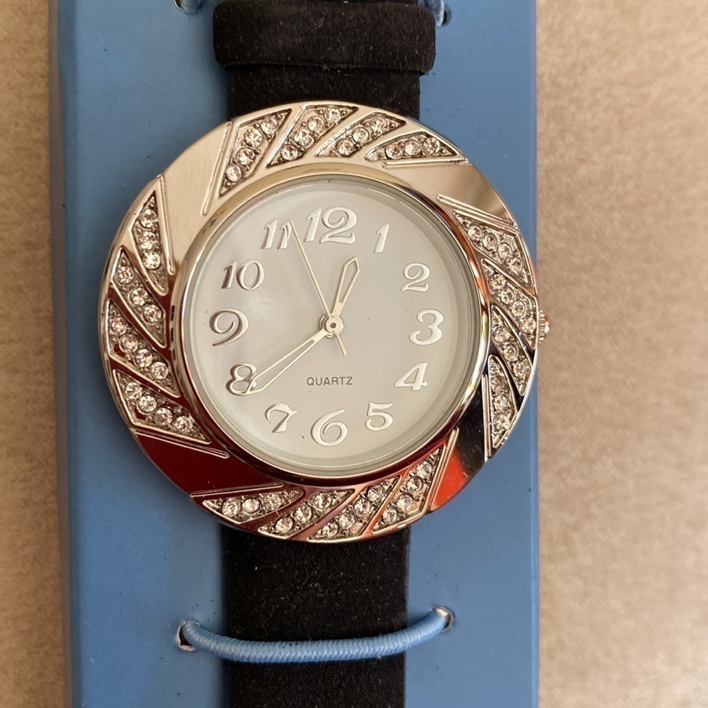 Avon Sparkling Bezel Watch NWT - Picture 1 of 5